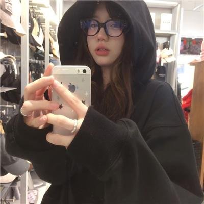 心不在焉的服务生封面